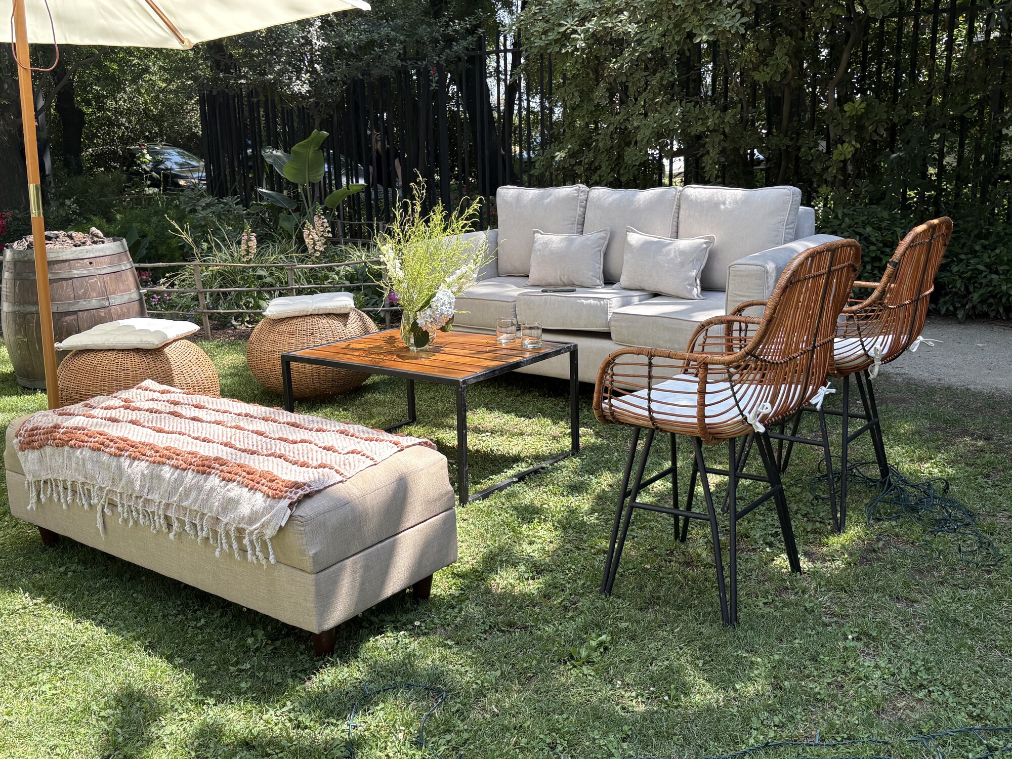 Mobiliario Lounge estilo boho en jardín