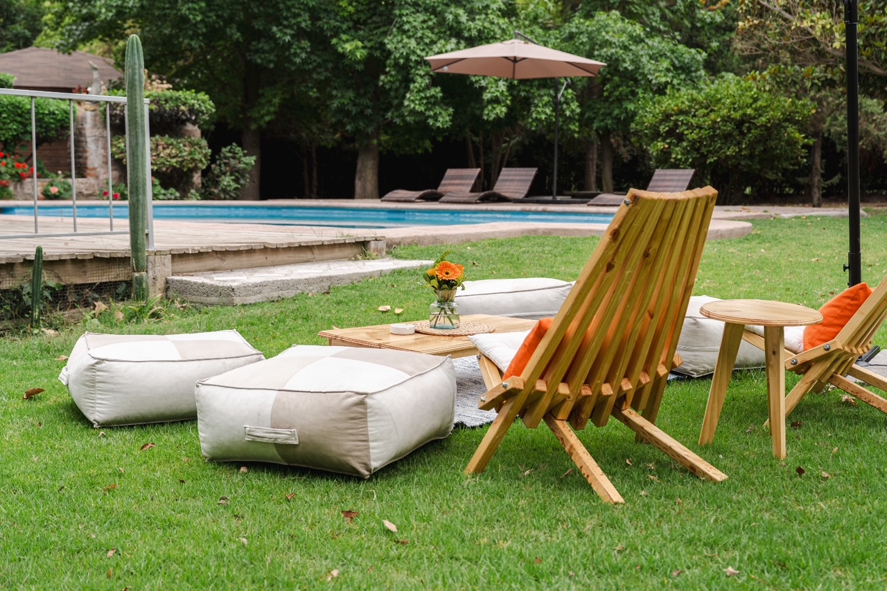 Mobiliario Lounge junto a piscina